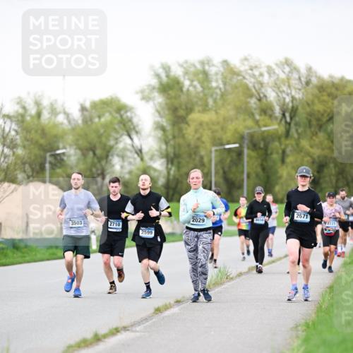 07.04.2024 - 43. Internationalen Wilhelmsburger Insellauf Dr. Thomas Lammeyer http://msf.ph/oto/6040945 07.04.2024 10:37:09 Laufen 2029, 3656, 2710, 2599, 3503, 2710, 2671, 2221 meine-sportfotos.de