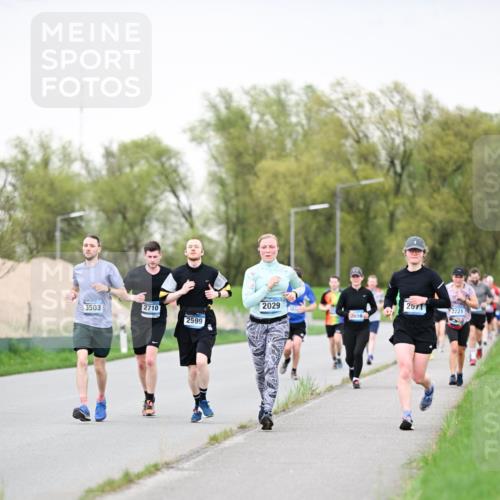 07.04.2024 - 43. Internationalen Wilhelmsburger Insellauf Dr. Thomas Lammeyer http://msf.ph/oto/6040947 07.04.2024 10:37:09 Laufen 2029, 3503, 2710, 656, 2599, 2671, 2221 meine-sportfotos.de