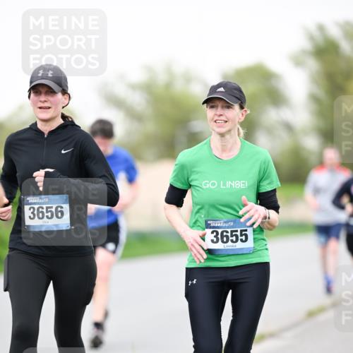 07.04.2024 - 43. Internationalen Wilhelmsburger Insellauf Dr. Thomas Lammeyer http://msf.ph/oto/6040991 07.04.2024 10:37:21 Laufen 3656, 3655 meine-sportfotos.de