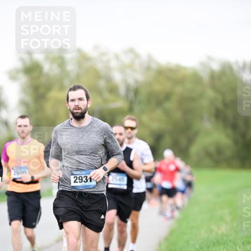 07.04.2024 - 43. Internationalen Wilhelmsburger Insellauf Dr. Thomas Lammeyer http://msf.ph/oto/6041018 07.04.2024 10:37:24 Laufen 2931 meine-sportfotos.de