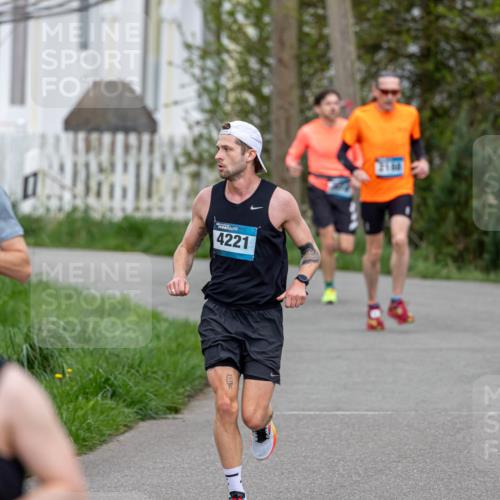 07.04.2024 - 43. Internationalen Wilhelmsburger Insellauf Michael Strokosch http://msf.ph/oto/6041022 07.04.2024 10:20:45 Laufen 4221, 2100 meine-sportfotos.de