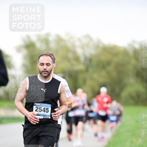 07.04.2024 - 43. Internationalen Wilhelmsburger Insellauf Dr. Thomas Lammeyer http://msf.ph/oto/6041055 07.04.2024 10:37:28 Laufen 2545, 2545 meine-sportfotos.de