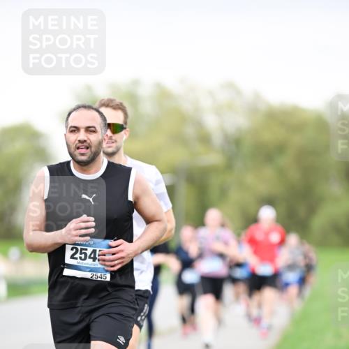 07.04.2024 - 43. Internationalen Wilhelmsburger Insellauf Dr. Thomas Lammeyer http://msf.ph/oto/6041059 07.04.2024 10:37:28 Laufen 2545, 2545 meine-sportfotos.de