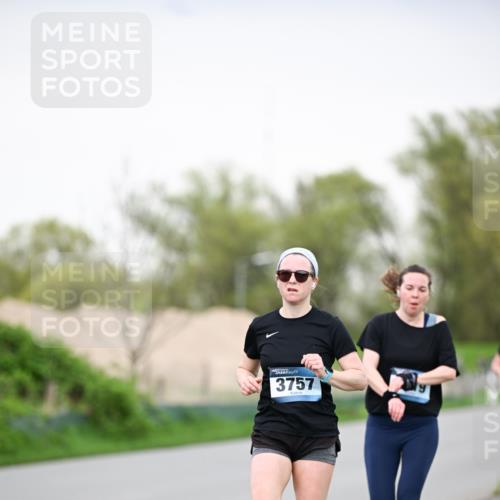 07.04.2024 - 43. Internationalen Wilhelmsburger Insellauf Dr. Thomas Lammeyer http://msf.ph/oto/6041068 07.04.2024 10:37:32 Laufen 3757 meine-sportfotos.de
