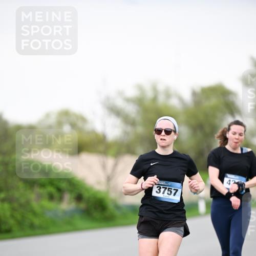 07.04.2024 - 43. Internationalen Wilhelmsburger Insellauf Dr. Thomas Lammeyer http://msf.ph/oto/6041075 07.04.2024 10:37:32 Laufen 3757 meine-sportfotos.de