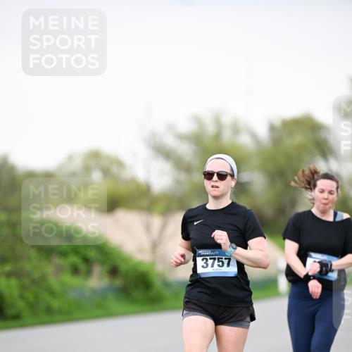 07.04.2024 - 43. Internationalen Wilhelmsburger Insellauf Dr. Thomas Lammeyer http://msf.ph/oto/6041077 07.04.2024 10:37:32 Laufen 3757 meine-sportfotos.de
