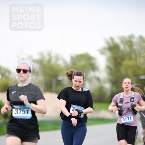 07.04.2024 - 43. Internationalen Wilhelmsburger Insellauf Dr. Thomas Lammeyer http://msf.ph/oto/6041080 07.04.2024 10:37:33 Laufen 3757, 4171 meine-sportfotos.de