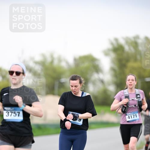07.04.2024 - 43. Internationalen Wilhelmsburger Insellauf Dr. Thomas Lammeyer http://msf.ph/oto/6041082 07.04.2024 10:37:33 Laufen 3757, 4171 meine-sportfotos.de