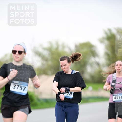07.04.2024 - 43. Internationalen Wilhelmsburger Insellauf Dr. Thomas Lammeyer http://msf.ph/oto/6041086 07.04.2024 10:37:33 Laufen 3757, 19, 4171 meine-sportfotos.de