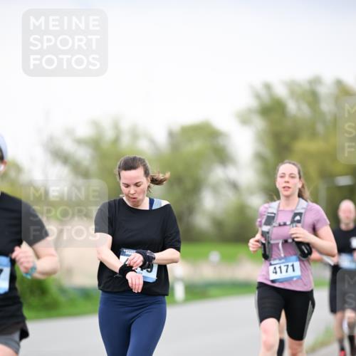 07.04.2024 - 43. Internationalen Wilhelmsburger Insellauf Dr. Thomas Lammeyer http://msf.ph/oto/6041087 07.04.2024 10:37:34 Laufen 4171 meine-sportfotos.de
