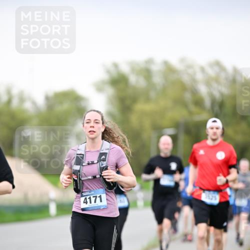 07.04.2024 - 43. Internationalen Wilhelmsburger Insellauf Dr. Thomas Lammeyer http://msf.ph/oto/6041098 07.04.2024 10:37:34 Laufen 4171 meine-sportfotos.de