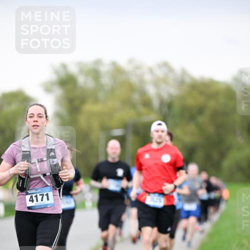 07.04.2024 - 43. Internationalen Wilhelmsburger Insellauf Dr. Thomas Lammeyer http://msf.ph/oto/6041100 07.04.2024 10:37:35 Laufen 4171 meine-sportfotos.de