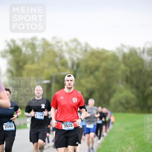 07.04.2024 - 43. Internationalen Wilhelmsburger Insellauf Dr. Thomas Lammeyer http://msf.ph/oto/6041102 07.04.2024 10:37:35 Laufen 2592, 2764, 3525 meine-sportfotos.de