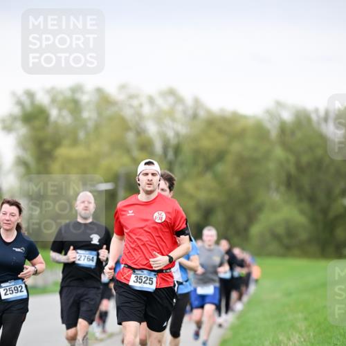 07.04.2024 - 43. Internationalen Wilhelmsburger Insellauf Dr. Thomas Lammeyer http://msf.ph/oto/6041106 07.04.2024 10:37:35 Laufen 2592, 2764, 3525 meine-sportfotos.de