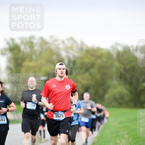 07.04.2024 - 43. Internationalen Wilhelmsburger Insellauf Dr. Thomas Lammeyer http://msf.ph/oto/6041109 07.04.2024 10:37:36 Laufen 592, 2764, 3525 meine-sportfotos.de