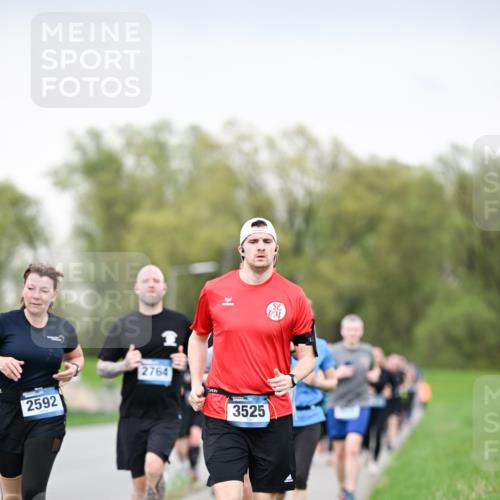 07.04.2024 - 43. Internationalen Wilhelmsburger Insellauf Dr. Thomas Lammeyer http://msf.ph/oto/6041113 07.04.2024 10:37:36 Laufen 2592, 2764, 3525 meine-sportfotos.de