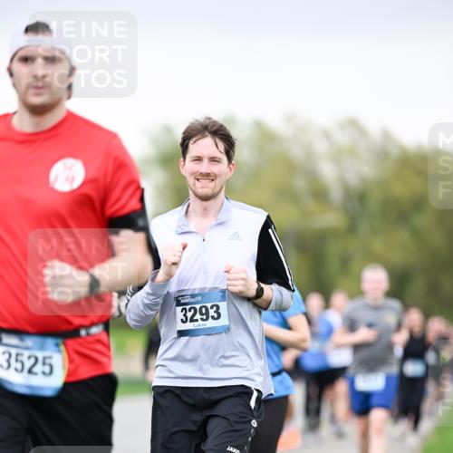 07.04.2024 - 43. Internationalen Wilhelmsburger Insellauf Dr. Thomas Lammeyer http://msf.ph/oto/6041122 07.04.2024 10:37:39 Laufen 3525, 3293 meine-sportfotos.de