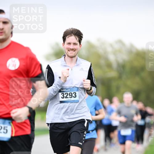 07.04.2024 - 43. Internationalen Wilhelmsburger Insellauf Dr. Thomas Lammeyer http://msf.ph/oto/6041125 07.04.2024 10:37:39 Laufen 3293, 25 meine-sportfotos.de