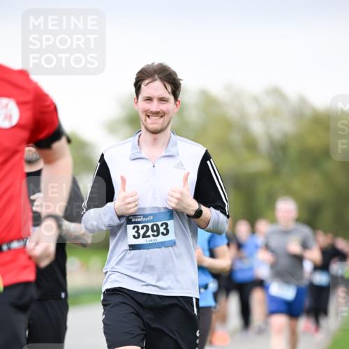 07.04.2024 - 43. Internationalen Wilhelmsburger Insellauf Dr. Thomas Lammeyer http://msf.ph/oto/6041128 07.04.2024 10:37:39 Laufen 3293 meine-sportfotos.de