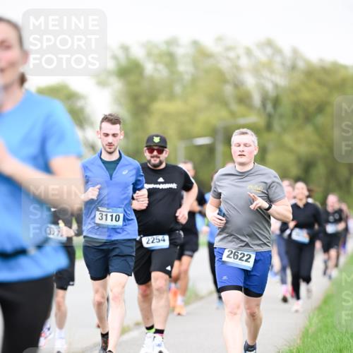 07.04.2024 - 43. Internationalen Wilhelmsburger Insellauf Dr. Thomas Lammeyer http://msf.ph/oto/6041154 07.04.2024 10:37:42 Laufen 327, 3110, 2254, 2622 meine-sportfotos.de