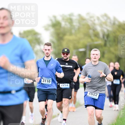 07.04.2024 - 43. Internationalen Wilhelmsburger Insellauf Dr. Thomas Lammeyer http://msf.ph/oto/6041156 07.04.2024 10:37:42 Laufen 3110, 2254, 2622 meine-sportfotos.de