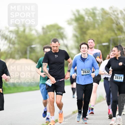 07.04.2024 - 43. Internationalen Wilhelmsburger Insellauf Dr. Thomas Lammeyer http://msf.ph/oto/6041202 07.04.2024 10:37:47 Laufen 226, 2833, 226, 2832, 2831 meine-sportfotos.de