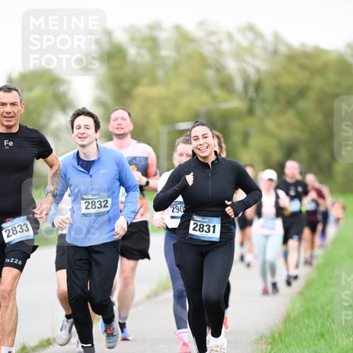 07.04.2024 - 43. Internationalen Wilhelmsburger Insellauf Dr. Thomas Lammeyer http://msf.ph/oto/6041212 07.04.2024 10:37:48 Laufen 2833, 226, 2832, 290, 2831 meine-sportfotos.de