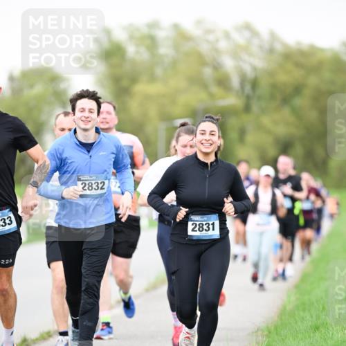 07.04.2024 - 43. Internationalen Wilhelmsburger Insellauf Dr. Thomas Lammeyer http://msf.ph/oto/6041215 07.04.2024 10:37:48 Laufen 33, 226, 2832, 7, 2831 meine-sportfotos.de