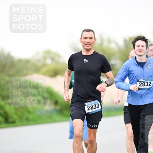 07.04.2024 - 43. Internationalen Wilhelmsburger Insellauf Dr. Thomas Lammeyer http://msf.ph/oto/6041221 07.04.2024 10:37:49 Laufen 226, 2833, 226, 2832 meine-sportfotos.de