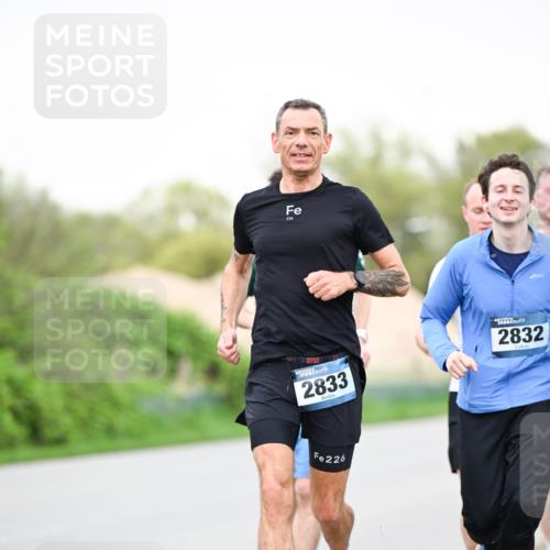 07.04.2024 - 43. Internationalen Wilhelmsburger Insellauf Dr. Thomas Lammeyer http://msf.ph/oto/6041223 07.04.2024 10:37:49 Laufen 2833, 226, 2832 meine-sportfotos.de