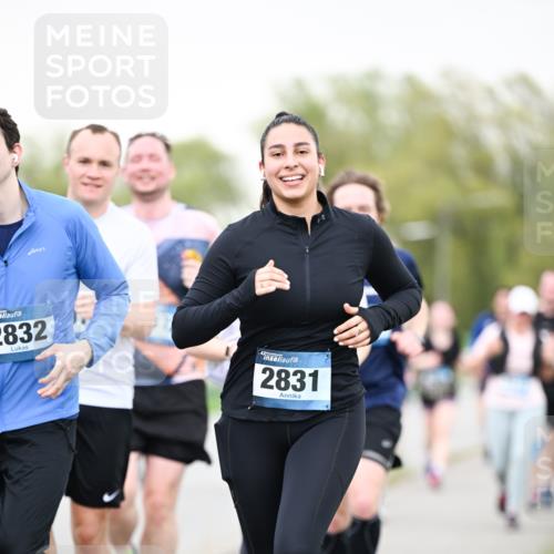 07.04.2024 - 43. Internationalen Wilhelmsburger Insellauf Dr. Thomas Lammeyer http://msf.ph/oto/6041234 07.04.2024 10:37:50 Laufen 2832, 2831 meine-sportfotos.de