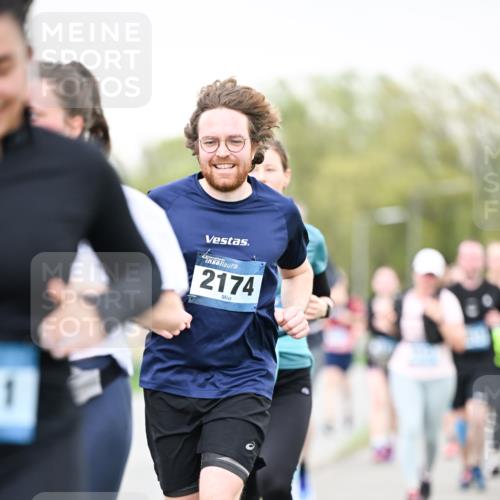 07.04.2024 - 43. Internationalen Wilhelmsburger Insellauf Dr. Thomas Lammeyer http://msf.ph/oto/6041251 07.04.2024 10:37:52 Laufen 2174 meine-sportfotos.de