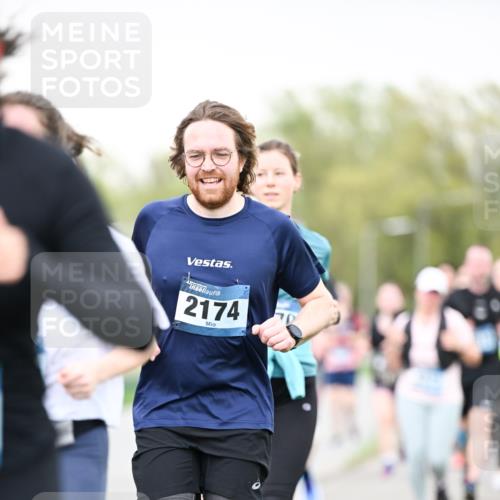 07.04.2024 - 43. Internationalen Wilhelmsburger Insellauf Dr. Thomas Lammeyer http://msf.ph/oto/6041253 07.04.2024 10:37:52 Laufen 2174 meine-sportfotos.de