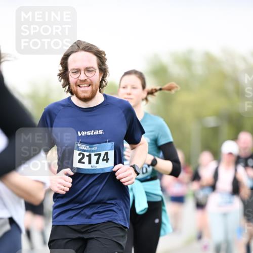 07.04.2024 - 43. Internationalen Wilhelmsburger Insellauf Dr. Thomas Lammeyer http://msf.ph/oto/6041259 07.04.2024 10:37:52 Laufen 2174 meine-sportfotos.de