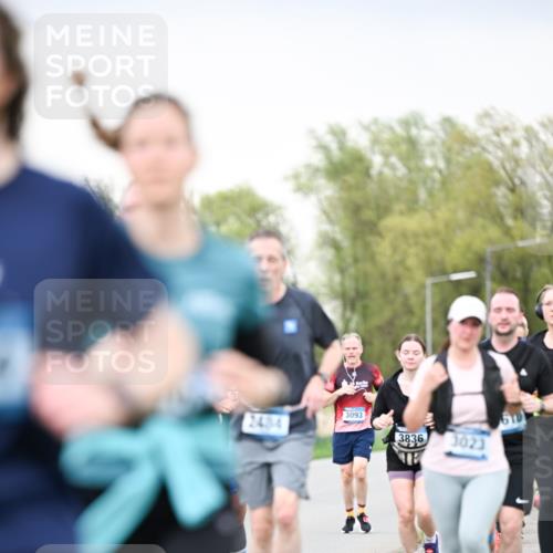 07.04.2024 - 43. Internationalen Wilhelmsburger Insellauf Dr. Thomas Lammeyer http://msf.ph/oto/6041266 07.04.2024 10:37:54 Laufen 2434, 3093, 3836, 610, 3023 meine-sportfotos.de