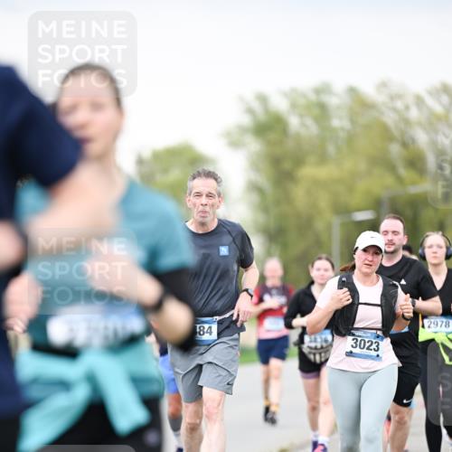 07.04.2024 - 43. Internationalen Wilhelmsburger Insellauf Dr. Thomas Lammeyer http://msf.ph/oto/6041268 07.04.2024 10:37:54 Laufen 2978, 84, 43023 meine-sportfotos.de