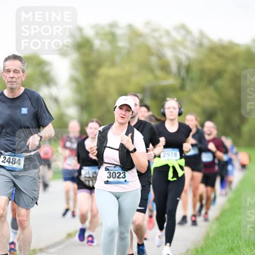 07.04.2024 - 43. Internationalen Wilhelmsburger Insellauf Dr. Thomas Lammeyer http://msf.ph/oto/6041272 07.04.2024 10:37:55 Laufen 2484, 3023, 2978 meine-sportfotos.de