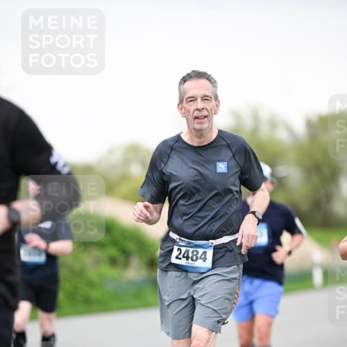 07.04.2024 - 43. Internationalen Wilhelmsburger Insellauf Dr. Thomas Lammeyer http://msf.ph/oto/6041287 07.04.2024 10:37:56 Laufen 2484 meine-sportfotos.de