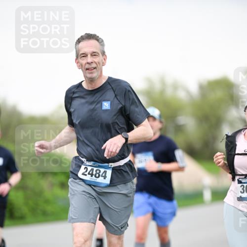 07.04.2024 - 43. Internationalen Wilhelmsburger Insellauf Dr. Thomas Lammeyer http://msf.ph/oto/6041290 07.04.2024 10:37:56 Laufen 1, 2484, 30 meine-sportfotos.de