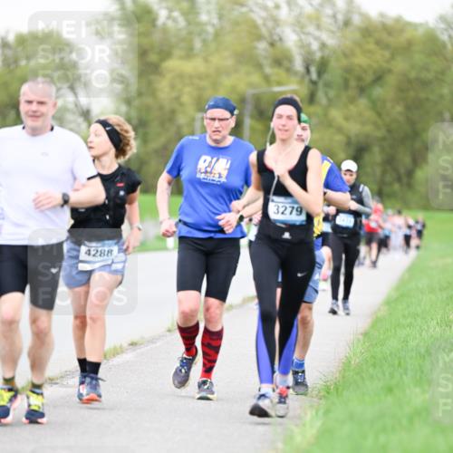 07.04.2024 - 43. Internationalen Wilhelmsburger Insellauf Dr. Thomas Lammeyer http://msf.ph/oto/6041378 07.04.2024 10:38:09 Laufen 4288, 3279 meine-sportfotos.de