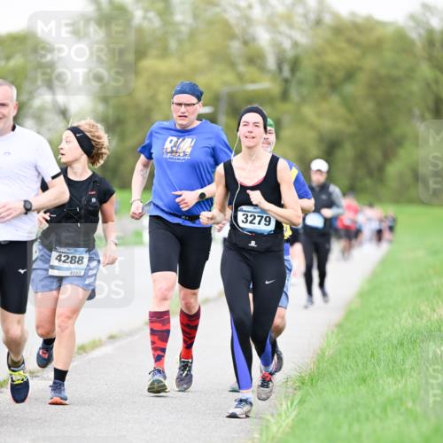07.04.2024 - 43. Internationalen Wilhelmsburger Insellauf Dr. Thomas Lammeyer http://msf.ph/oto/6041381 07.04.2024 10:38:09 Laufen 4288, 4288, 3279 meine-sportfotos.de