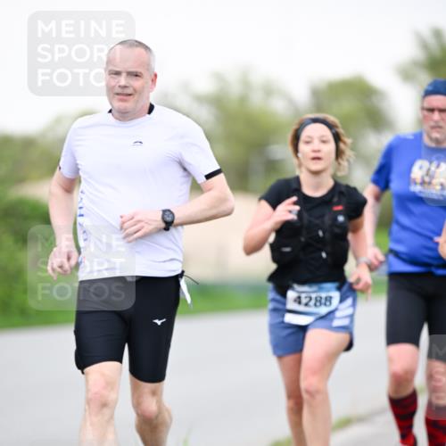07.04.2024 - 43. Internationalen Wilhelmsburger Insellauf Dr. Thomas Lammeyer http://msf.ph/oto/6041384 07.04.2024 10:38:11 Laufen 4288 meine-sportfotos.de
