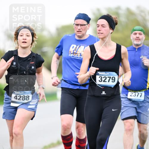 07.04.2024 - 43. Internationalen Wilhelmsburger Insellauf Dr. Thomas Lammeyer http://msf.ph/oto/6041392 07.04.2024 10:38:12 Laufen 3279, 4288, 2377 meine-sportfotos.de