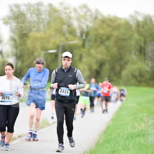 07.04.2024 - 43. Internationalen Wilhelmsburger Insellauf Dr. Thomas Lammeyer http://msf.ph/oto/6041415 07.04.2024 10:38:16 Laufen 2975, 2431 meine-sportfotos.de