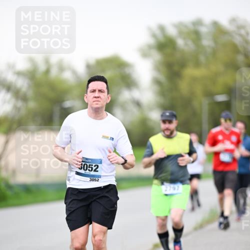 07.04.2024 - 43. Internationalen Wilhelmsburger Insellauf Dr. Thomas Lammeyer http://msf.ph/oto/6041481 07.04.2024 10:38:28 Laufen 3052, 3052, 2797 meine-sportfotos.de