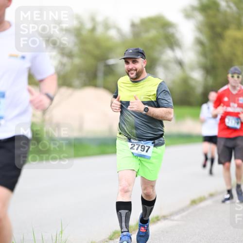 07.04.2024 - 43. Internationalen Wilhelmsburger Insellauf Dr. Thomas Lammeyer http://msf.ph/oto/6041498 07.04.2024 10:38:30 Laufen 2797 meine-sportfotos.de