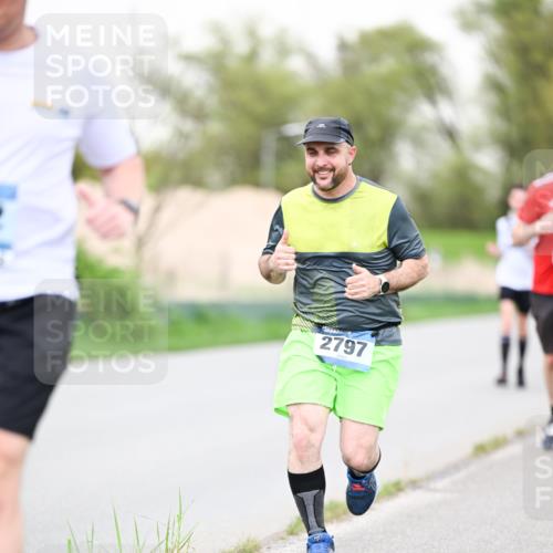 07.04.2024 - 43. Internationalen Wilhelmsburger Insellauf Dr. Thomas Lammeyer http://msf.ph/oto/6041499 07.04.2024 10:38:30 Laufen 2797 meine-sportfotos.de