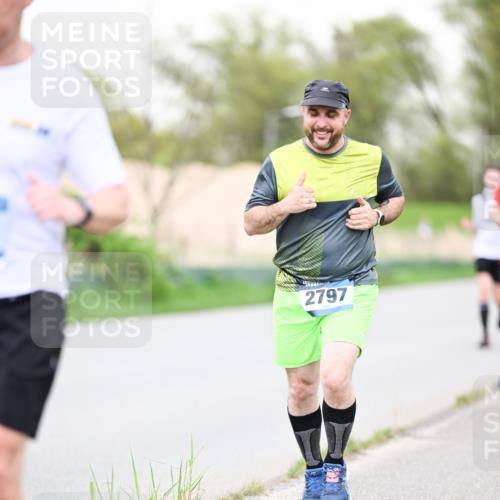 07.04.2024 - 43. Internationalen Wilhelmsburger Insellauf Dr. Thomas Lammeyer http://msf.ph/oto/6041502 07.04.2024 10:38:30 Laufen 2797 meine-sportfotos.de