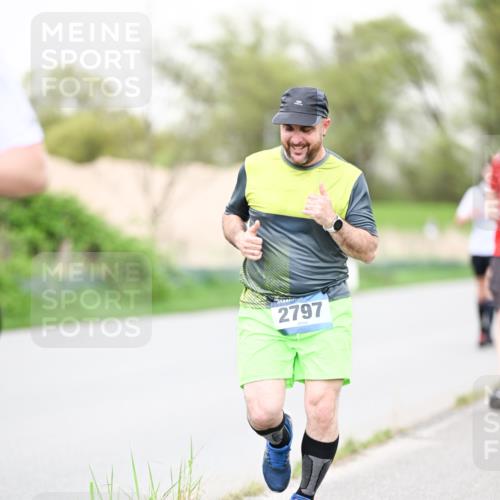 07.04.2024 - 43. Internationalen Wilhelmsburger Insellauf Dr. Thomas Lammeyer http://msf.ph/oto/6041505 07.04.2024 10:38:30 Laufen 2797 meine-sportfotos.de