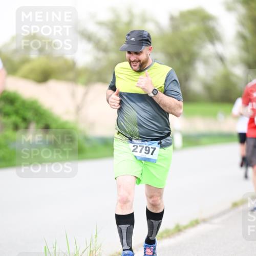 07.04.2024 - 43. Internationalen Wilhelmsburger Insellauf Dr. Thomas Lammeyer http://msf.ph/oto/6041508 07.04.2024 10:38:30 Laufen 2797 meine-sportfotos.de